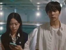 Yoon-seo and Jun-hee
